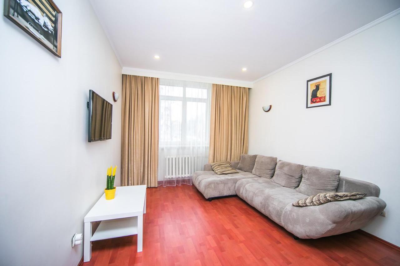 Apartment Ploshchad Pobedy 3 Komnaty Minsk Eksteriør billede