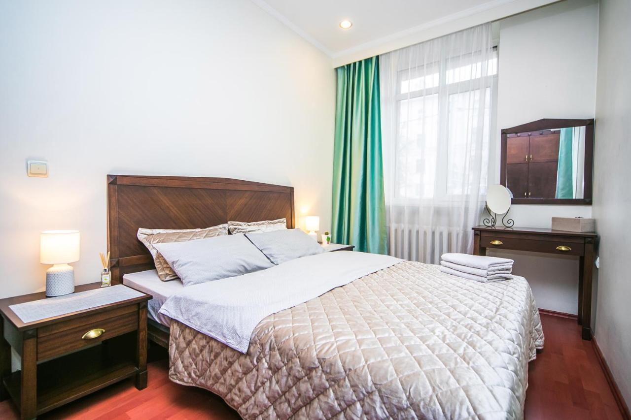 Apartment Ploshchad Pobedy 3 Komnaty Minsk Eksteriør billede