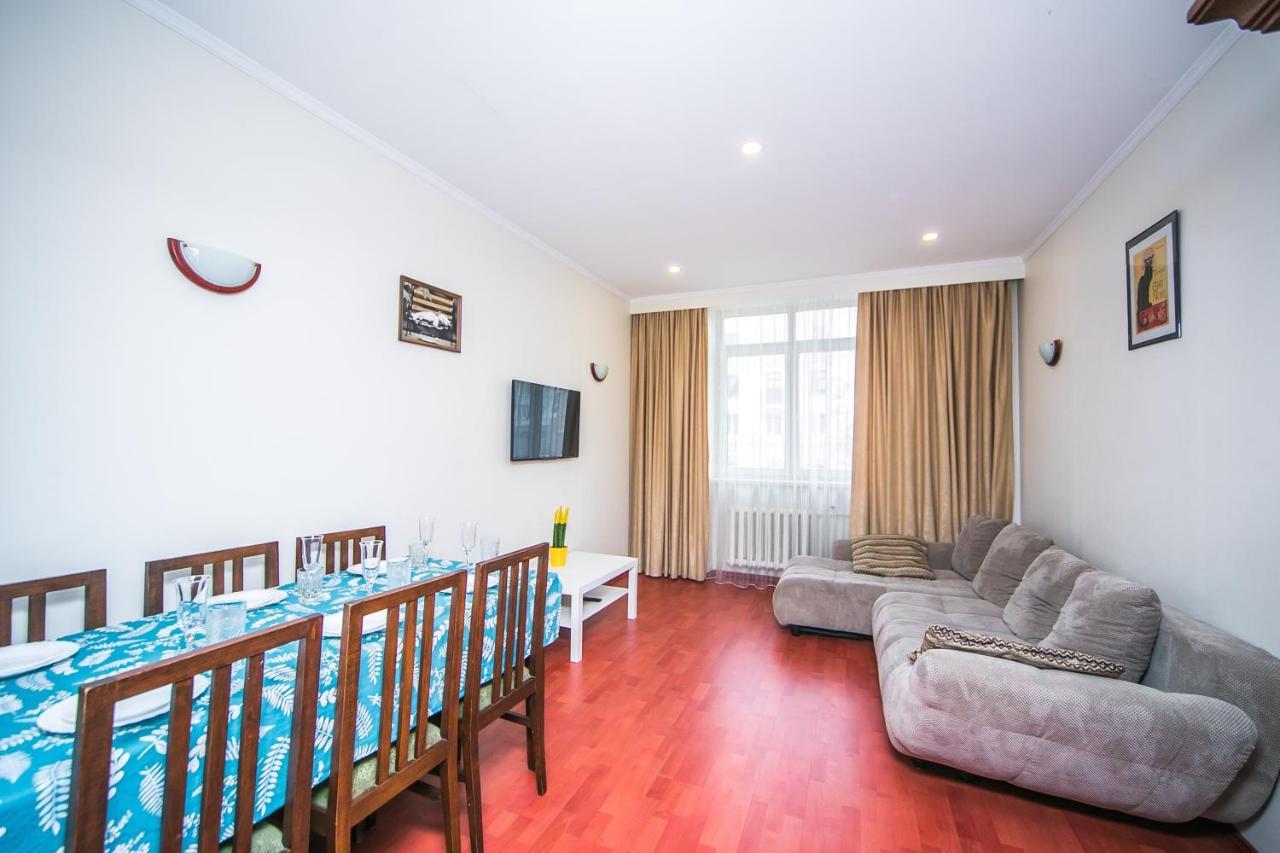 Apartment Ploshchad Pobedy 3 Komnaty Minsk Eksteriør billede