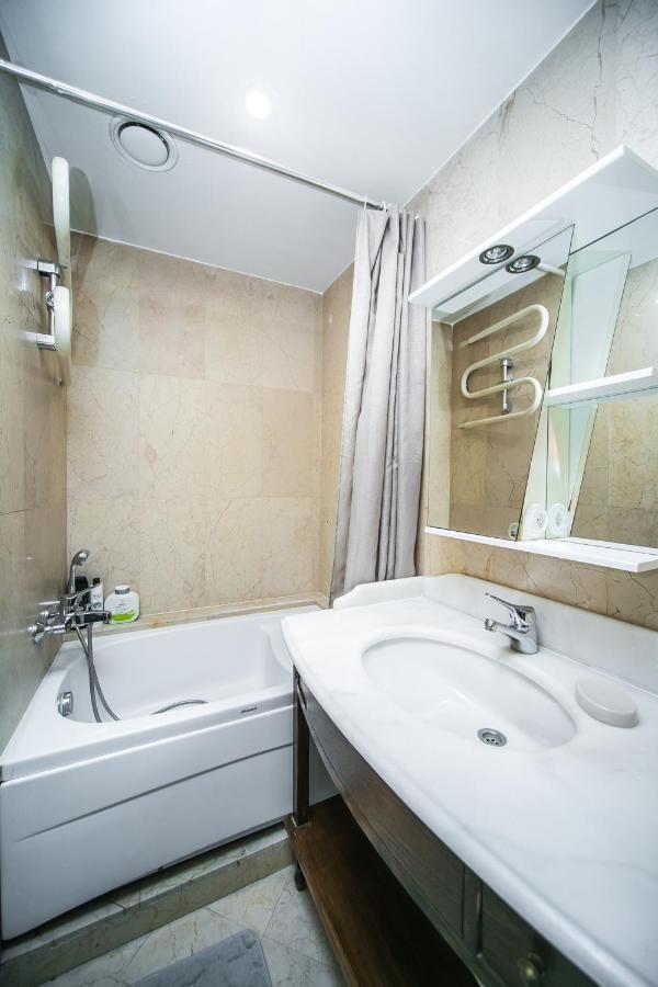 Apartment Ploshchad Pobedy 3 Komnaty Minsk Eksteriør billede